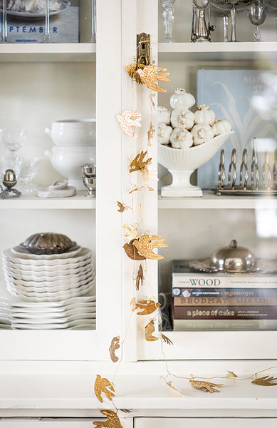 Girlang i mässing med svalor