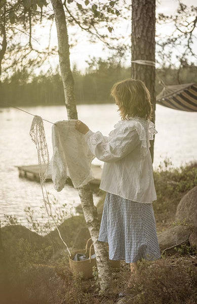 Sjalett i spets, Cecilia