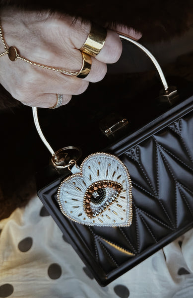 Nyckelring Loving eye handbroderat öga